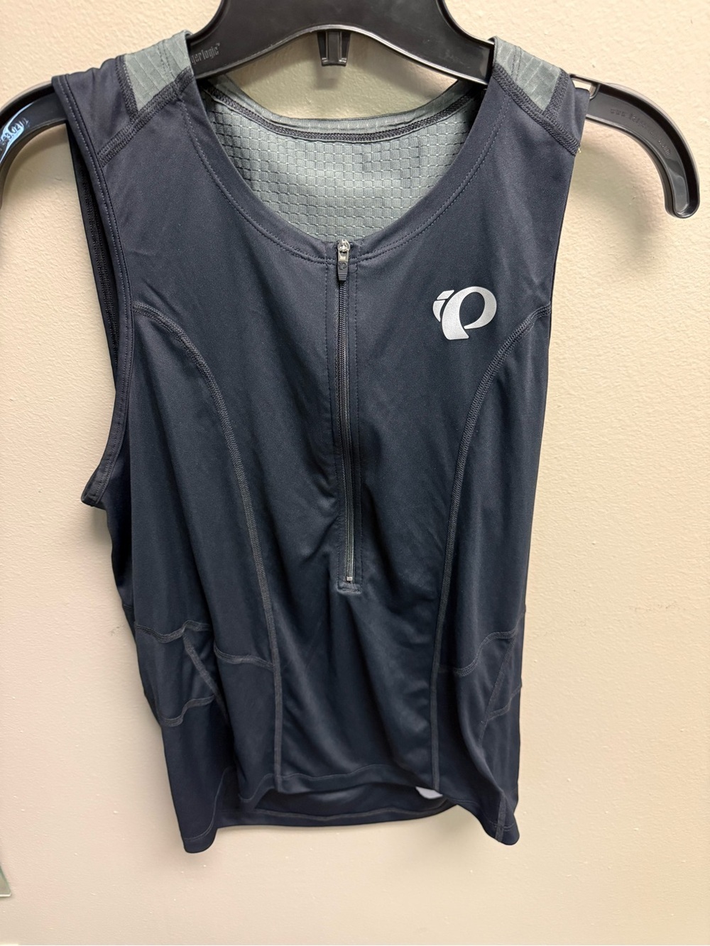 Pearl Izumi Men’s Black Sleeveless Zip-Front Triathlon Jersey